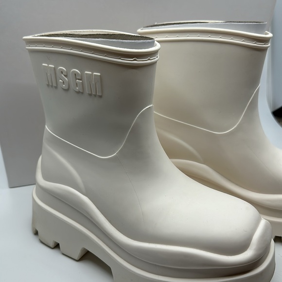 In box MSGM white rubber Carrarma boots, Sz 35 - Picture 3 of 11